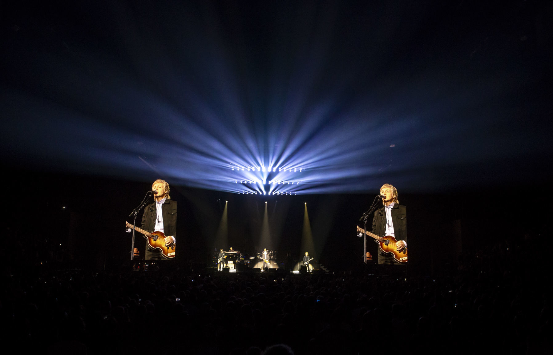 061219-McCartney-Concert-018